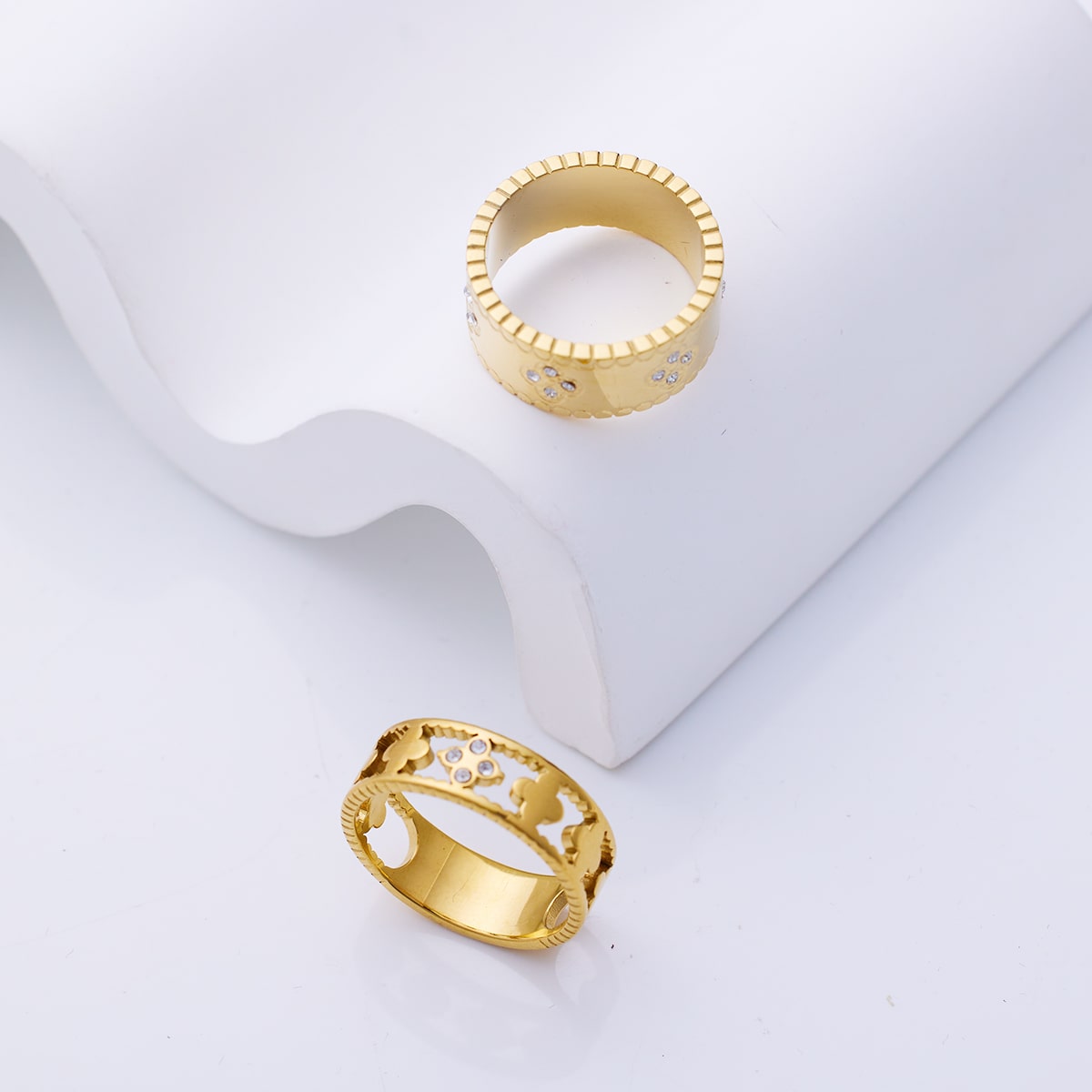 Luxuriöser Edelstahlring mit vierblättrigem Kleeblatt-Design