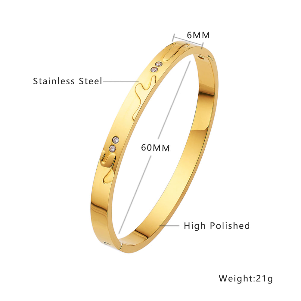 Gewelltes Armband aus Edelstahl mit 18 Karat Goldbeschichtung und Diamanten