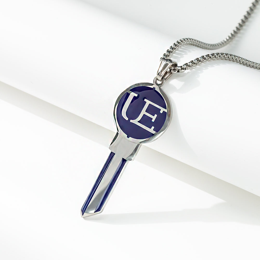 Key Pendant Necklace – Elegant & Symbolic Design