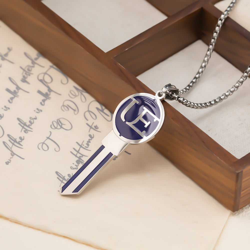 Key Pendant Necklace – Elegant & Symbolic Design
