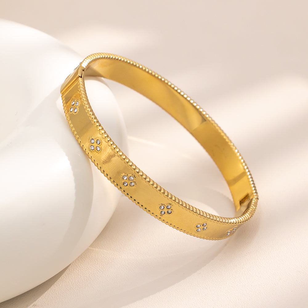 316 Stainless Steel 18K Gold Plated Clover Clasp Bracelet | 8MM Wide Sparkling Design