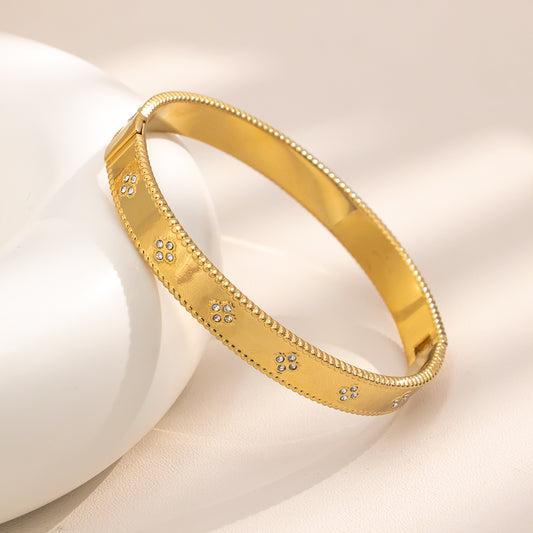 316 Stainless Steel 18K Gold Plated Clover Clasp Bracelet | 8MM Wide Sparkling Design