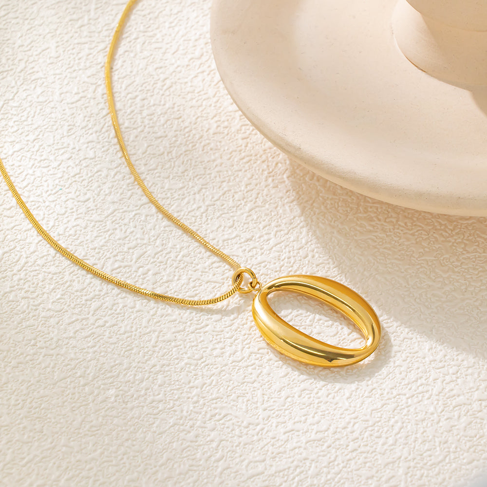 O-Shaped Pendant Necklace – 18K Gold Plated, Sleek & Modern Design
