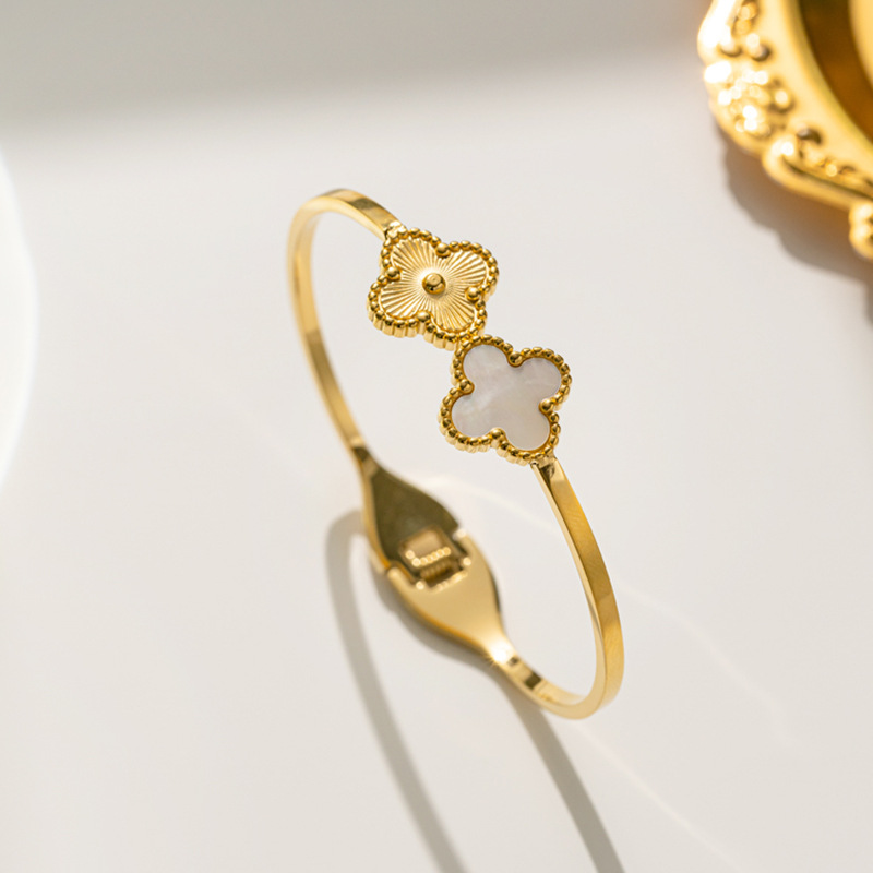 Stainless steel 18K gold plated four-leaf clover bangle