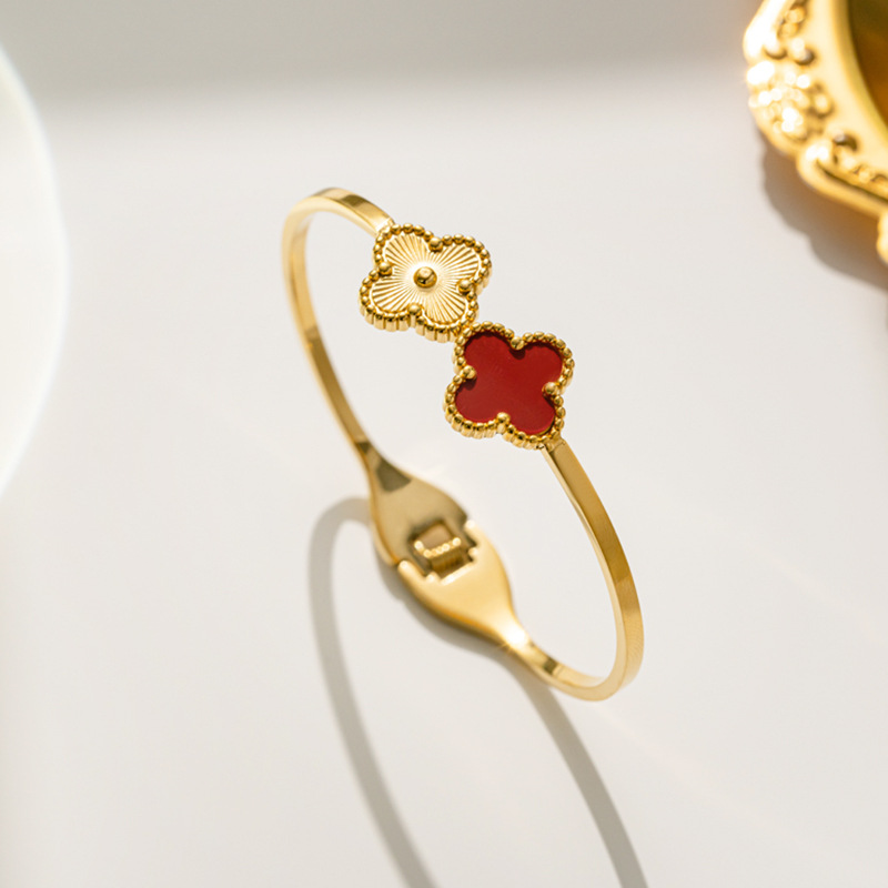 Stainless steel 18K gold plated four-leaf clover bangle