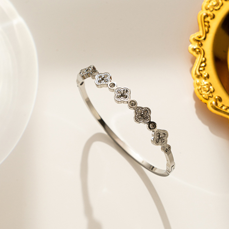 Stainless steel 18K gold-plated four-leaf zircon bangle