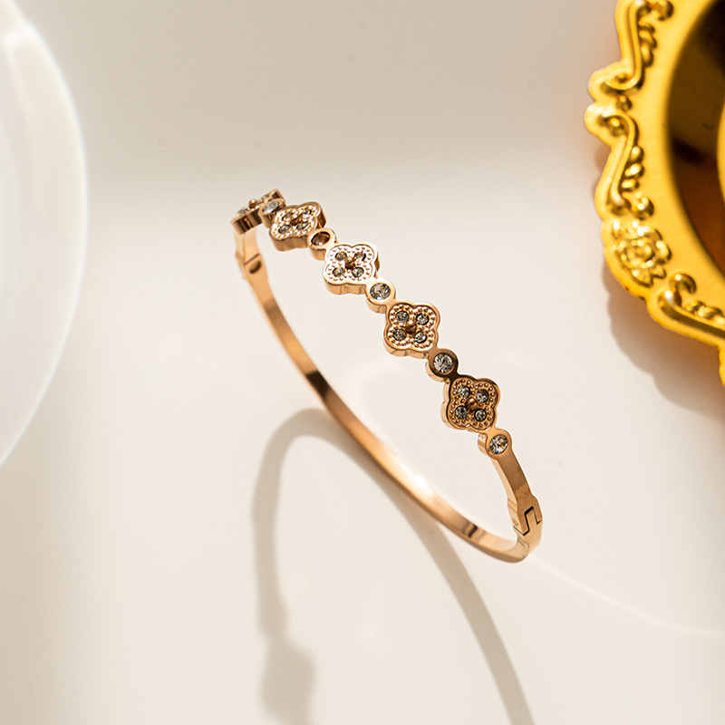 Stainless steel 18K gold-plated four-leaf zircon bangle