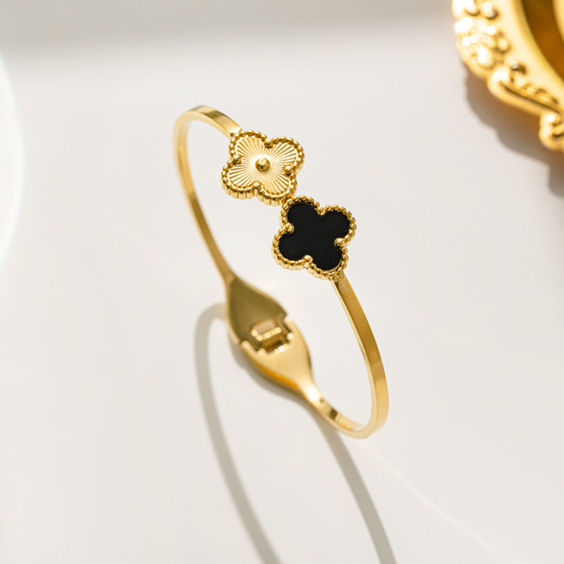 Stainless steel 18K gold plated four-leaf clover bangle