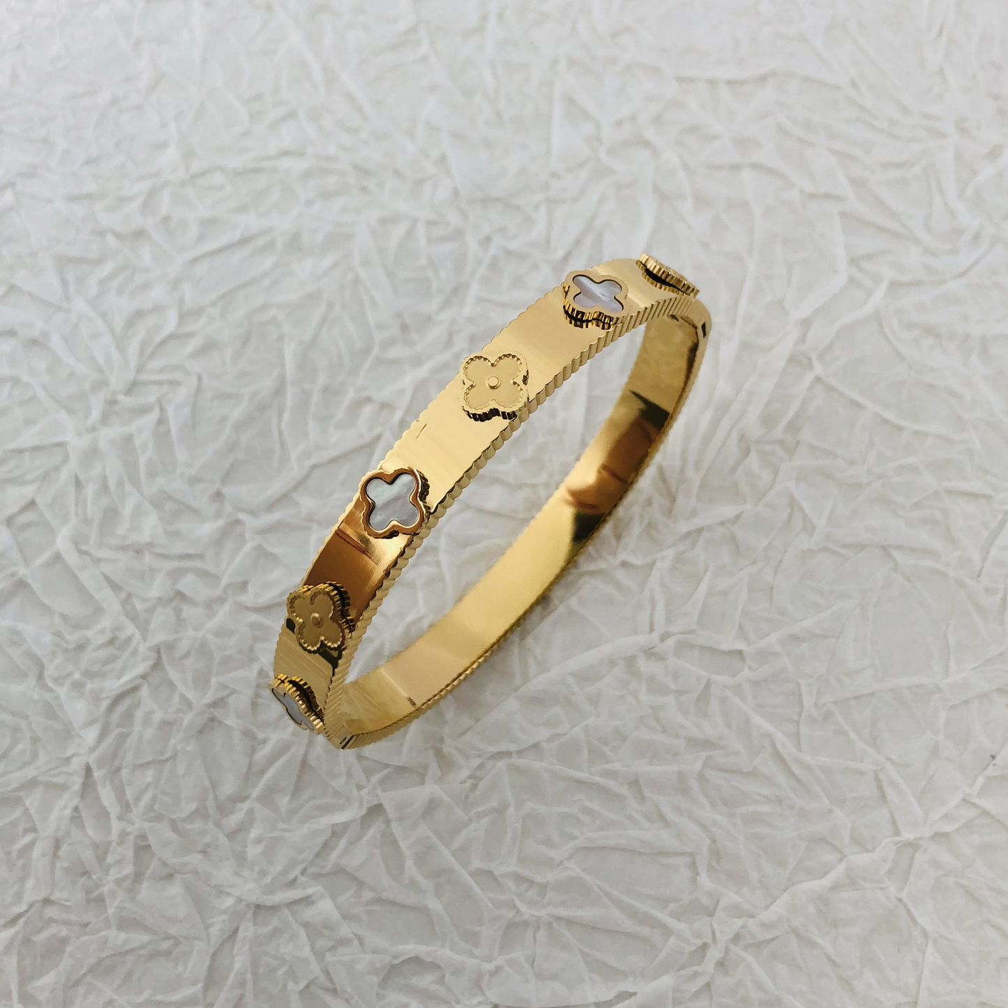 Stainless steel 18K gold plated four-leaf clover bangle