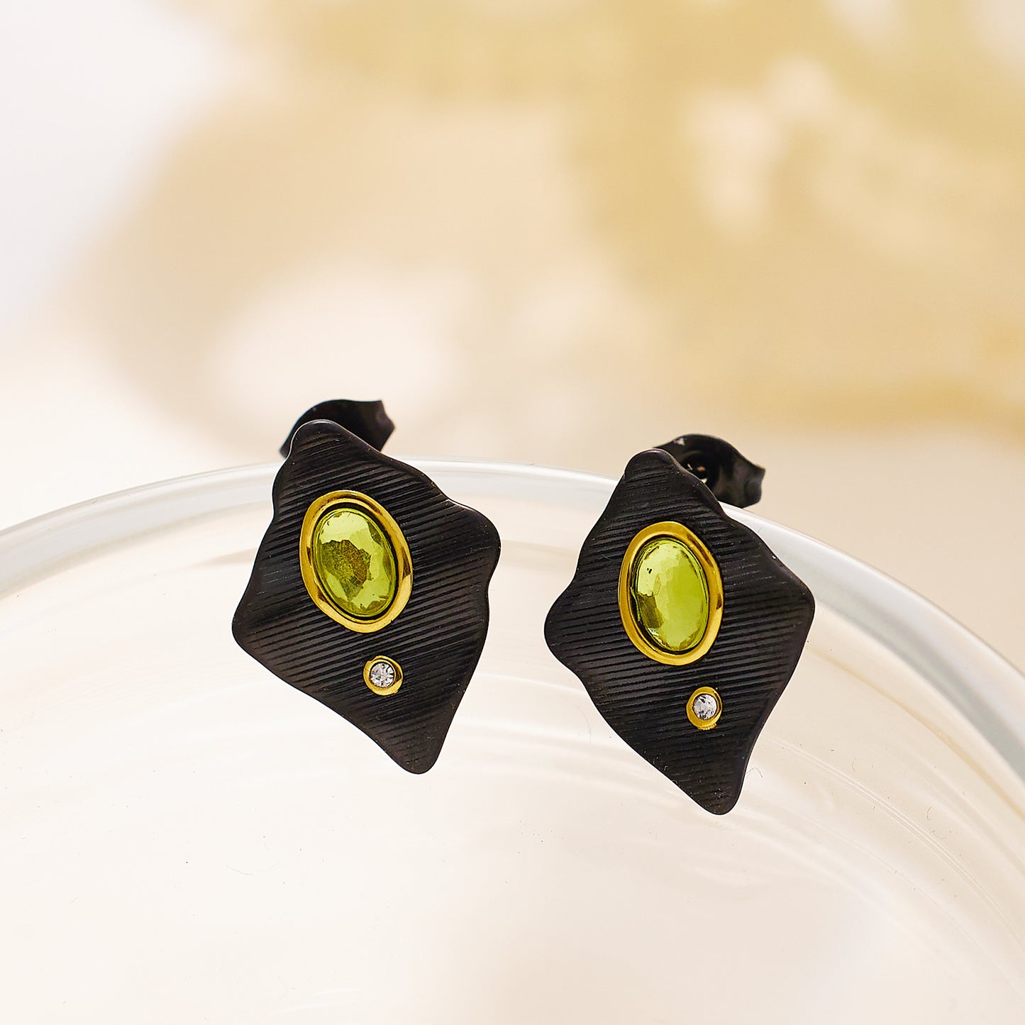 Black earrings in stainless steel plated 18K gold