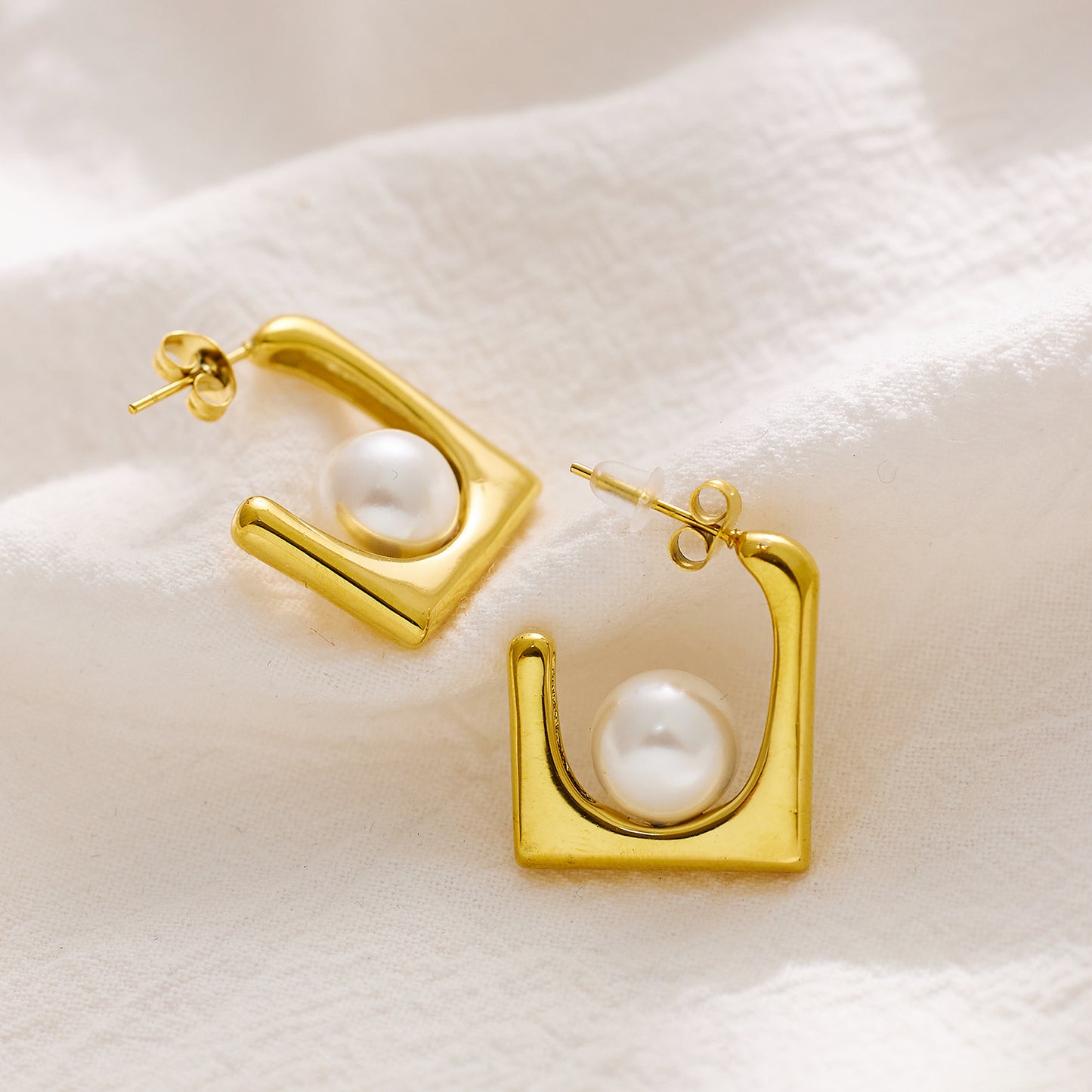 Stainless steel plated 18-karat gold with pearl earrings