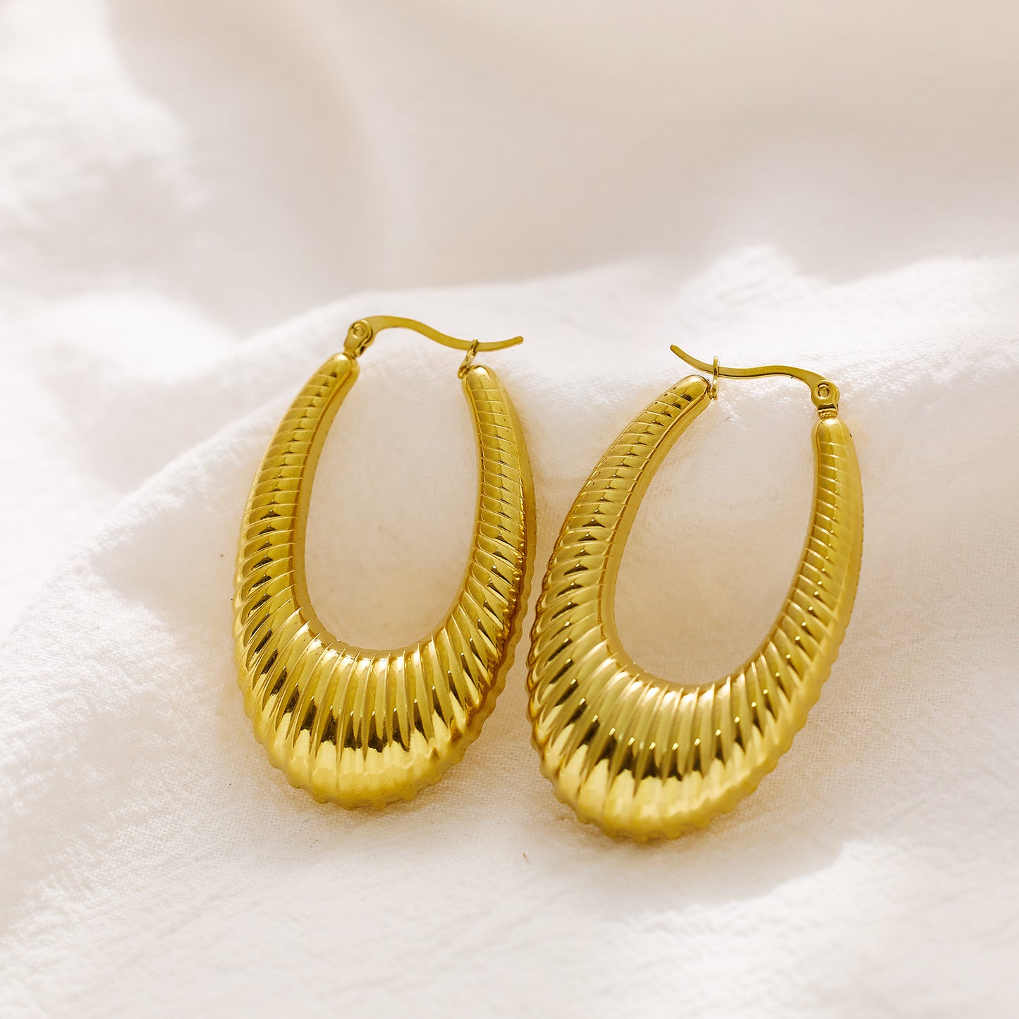 U-cut earrings in stainless steel plated 18K gold