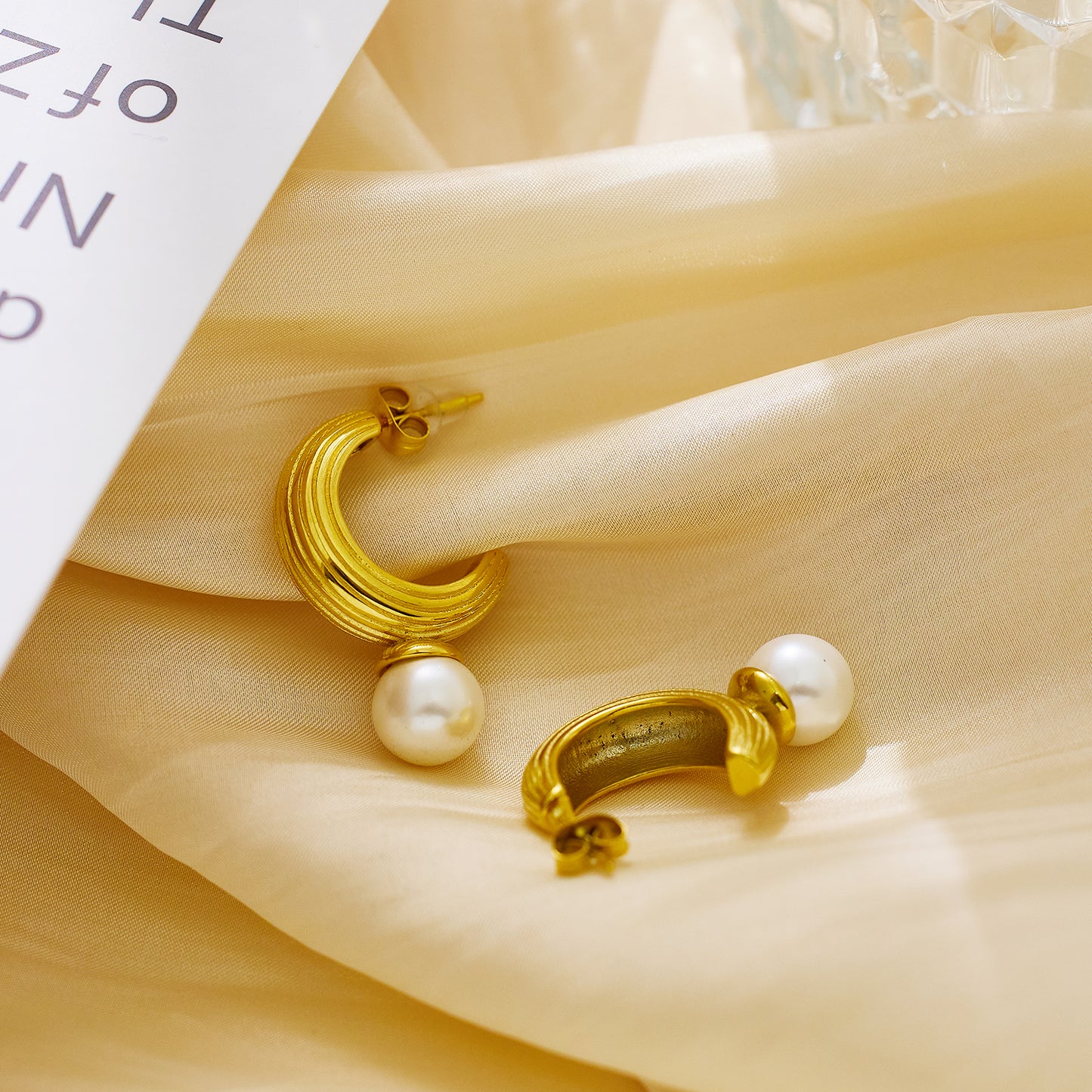 18K gold banana-shaped earrings in stainless steel