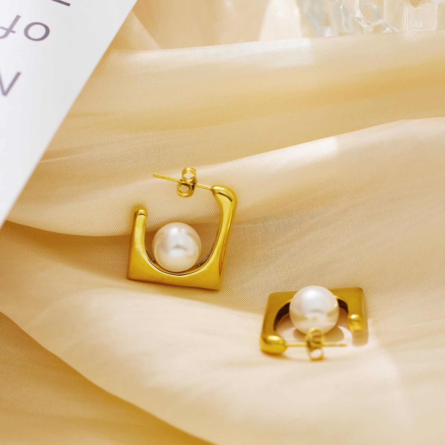 Stainless steel plated 18-karat gold with pearl earrings