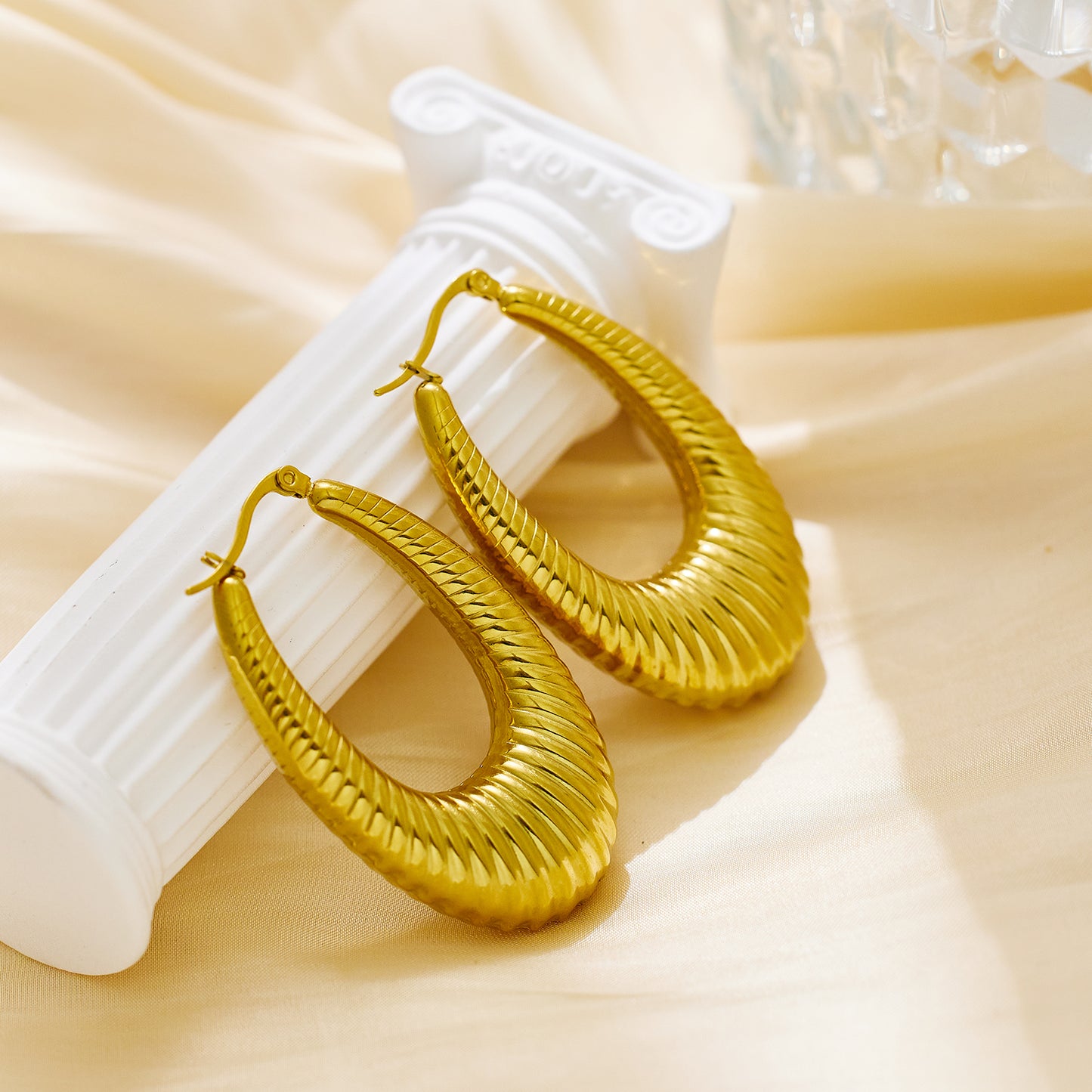 U-cut earrings in stainless steel plated 18K gold