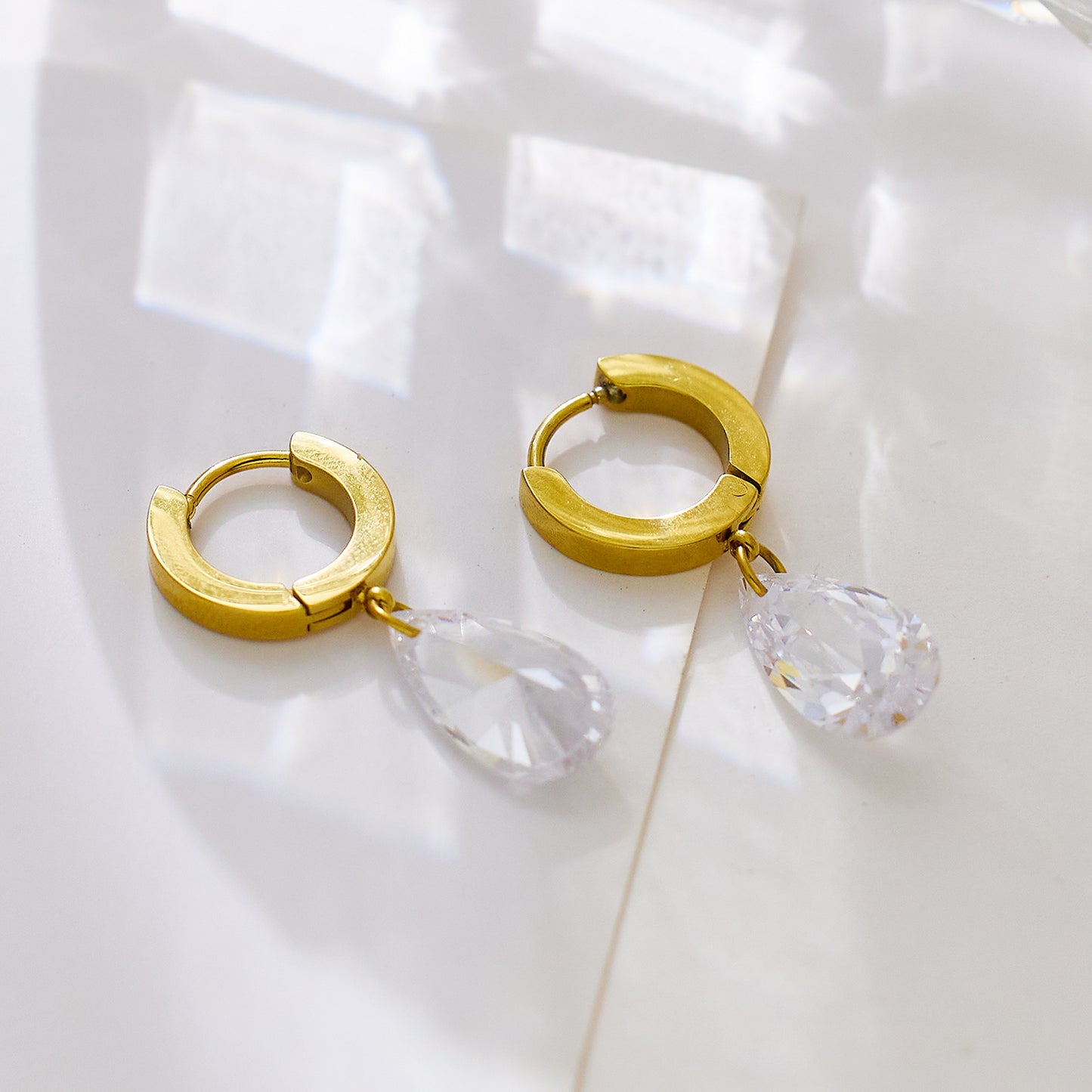 Stainless steel plated 18-karat gold with bright diamond earrings