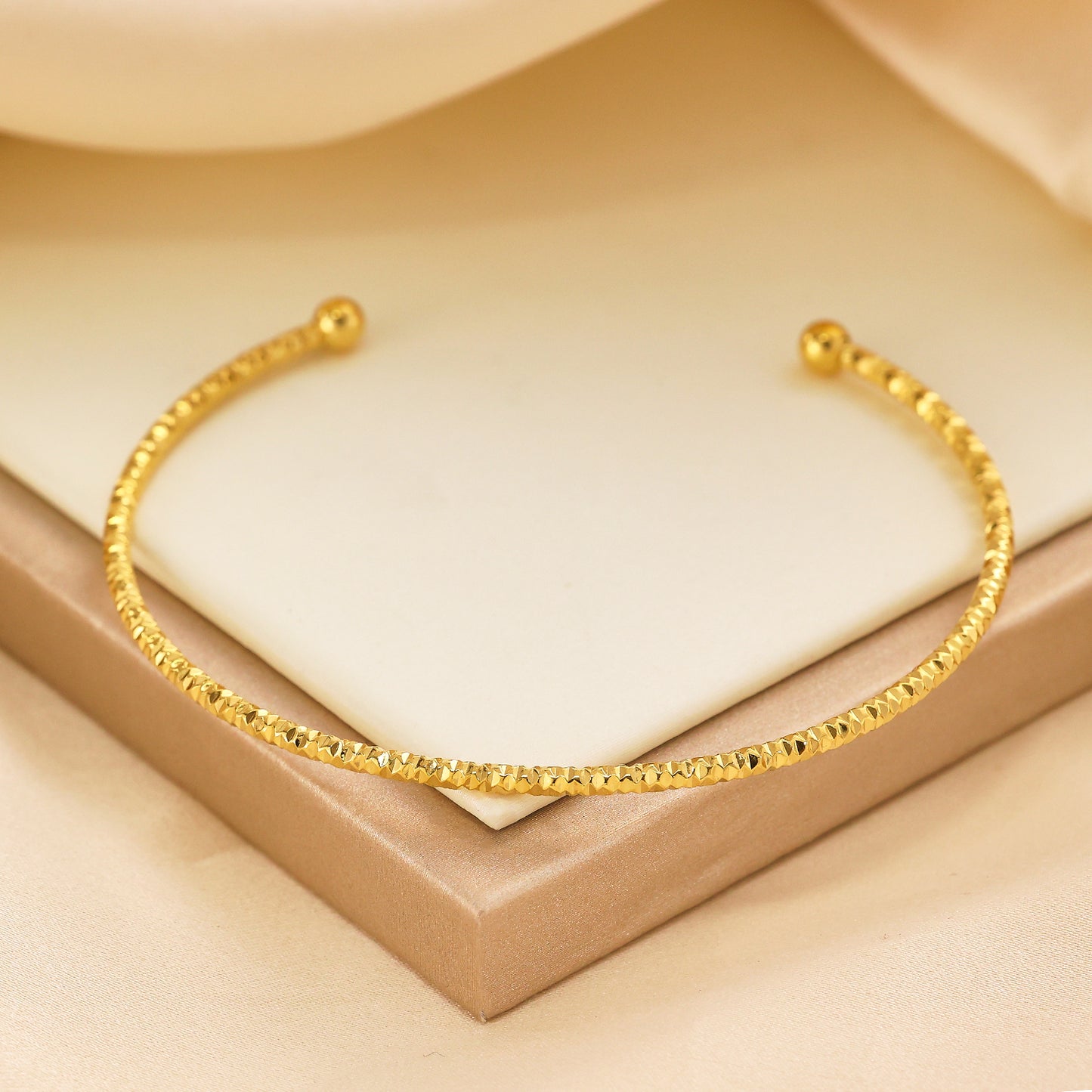 Stainless steel plated 18K gold small embossed bracelet