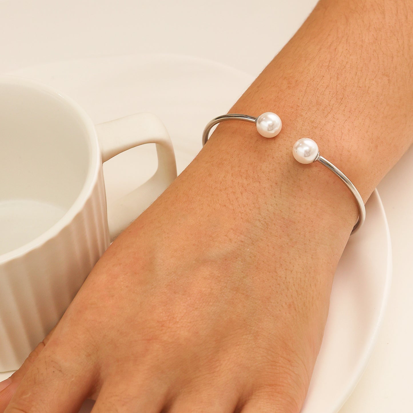 Stainless steel plated 18K gold bracelet with pearl