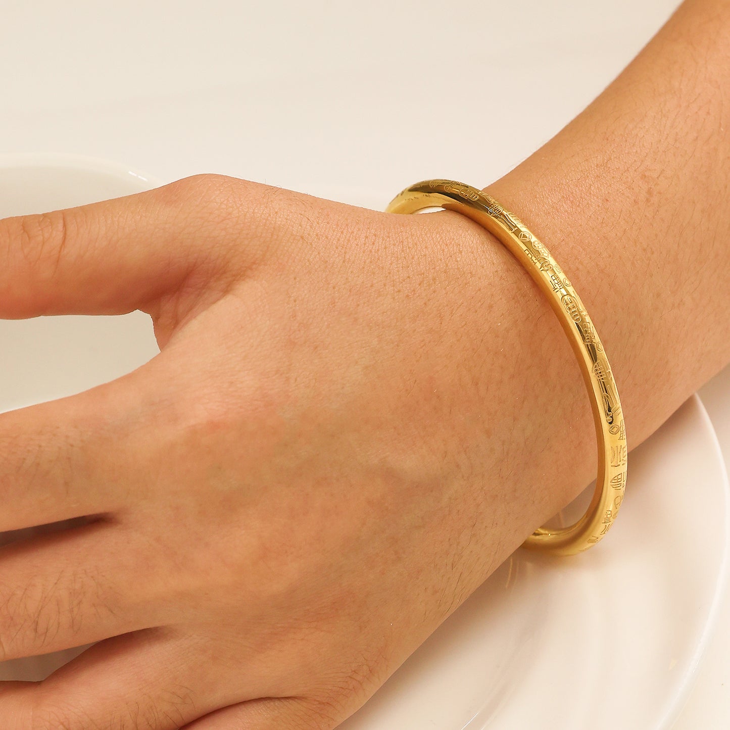 Stainless steel plated gold bracelet with 18K engraved design