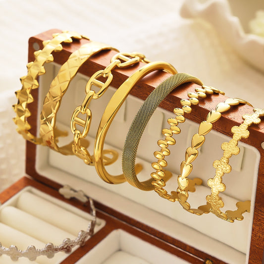 Stainless steel plated 18-karat gold half-closed bracelet