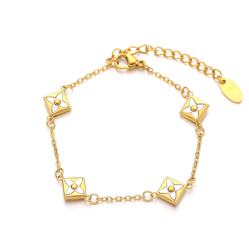 Stainless steel plated 18-karat gold looks like a four-leaf clover gold bracelet