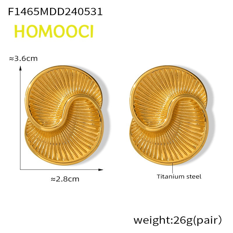 HOMOOCI Titanium steel plated 18-karat gold grain spiral earrings asymmetrical color preservation